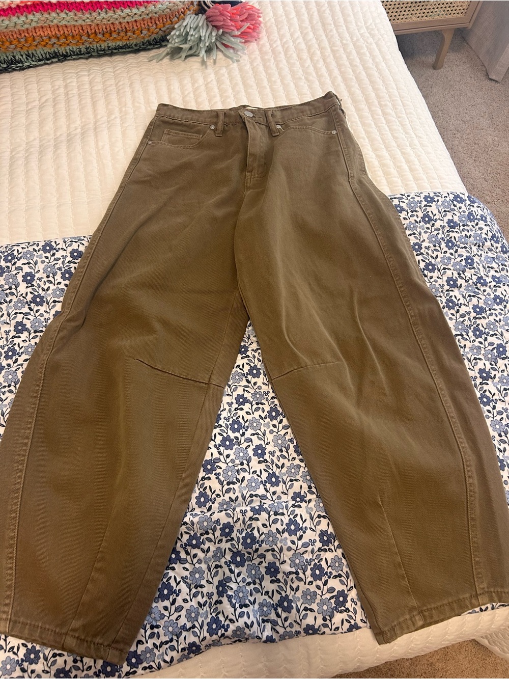 Green barrel jeans